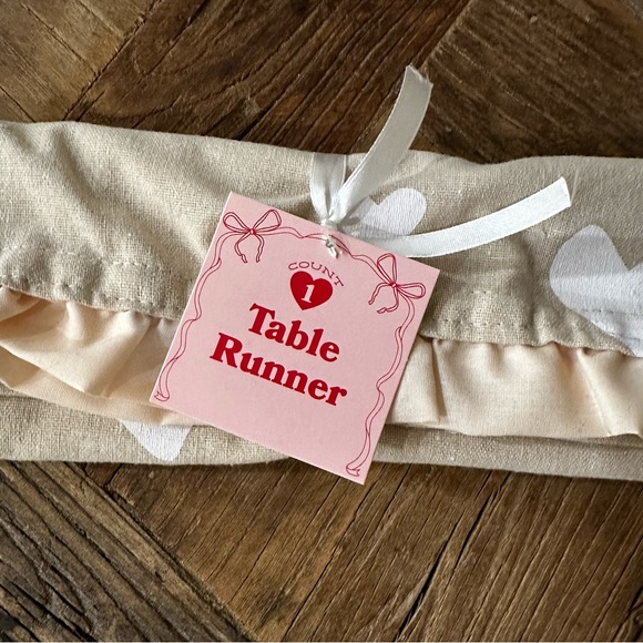 Target Heart Patterned Target Runner - Picture 3 of 9